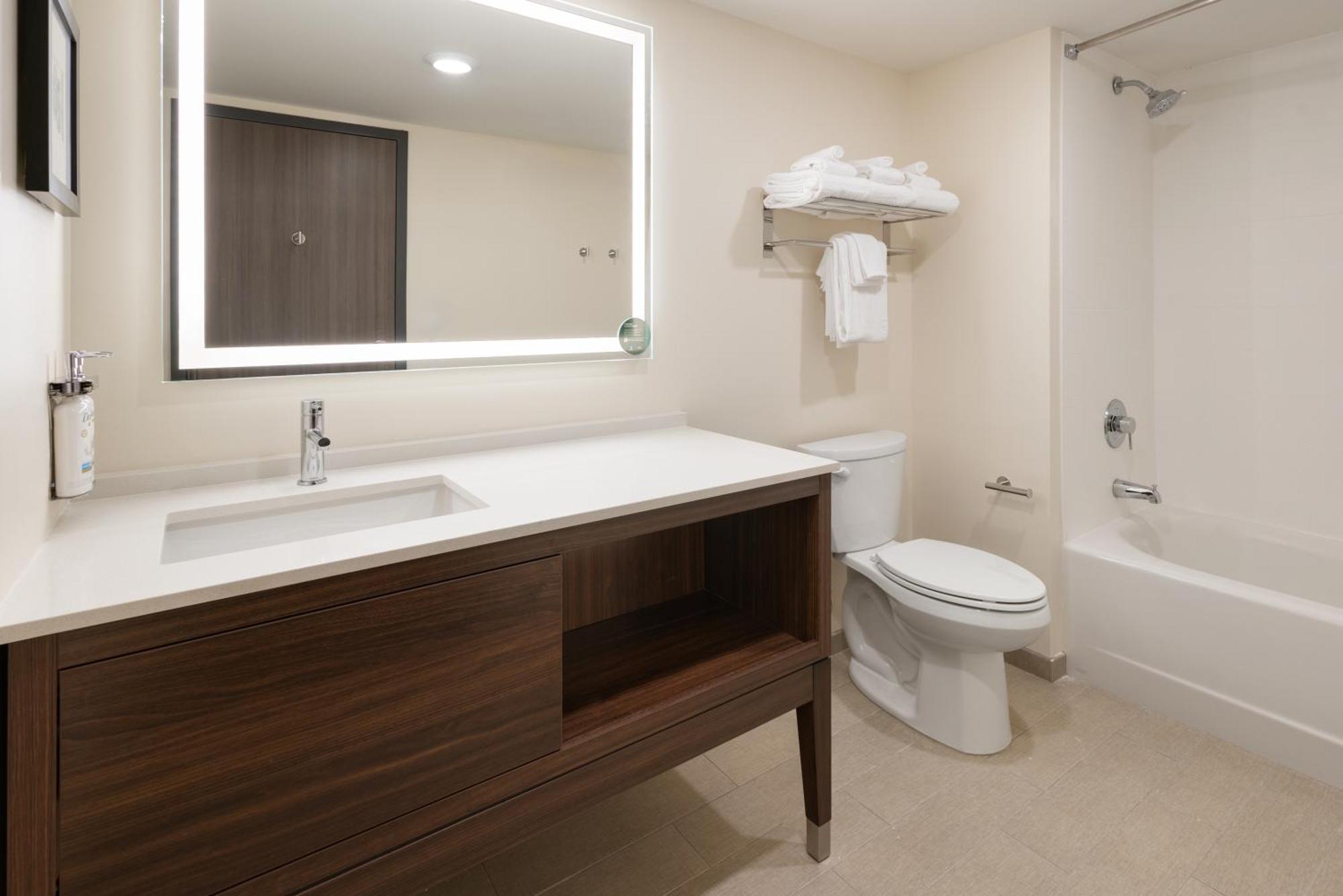 Holiday Inn & Suites Richmond West End, An Ihg Hotel Eksteriør billede