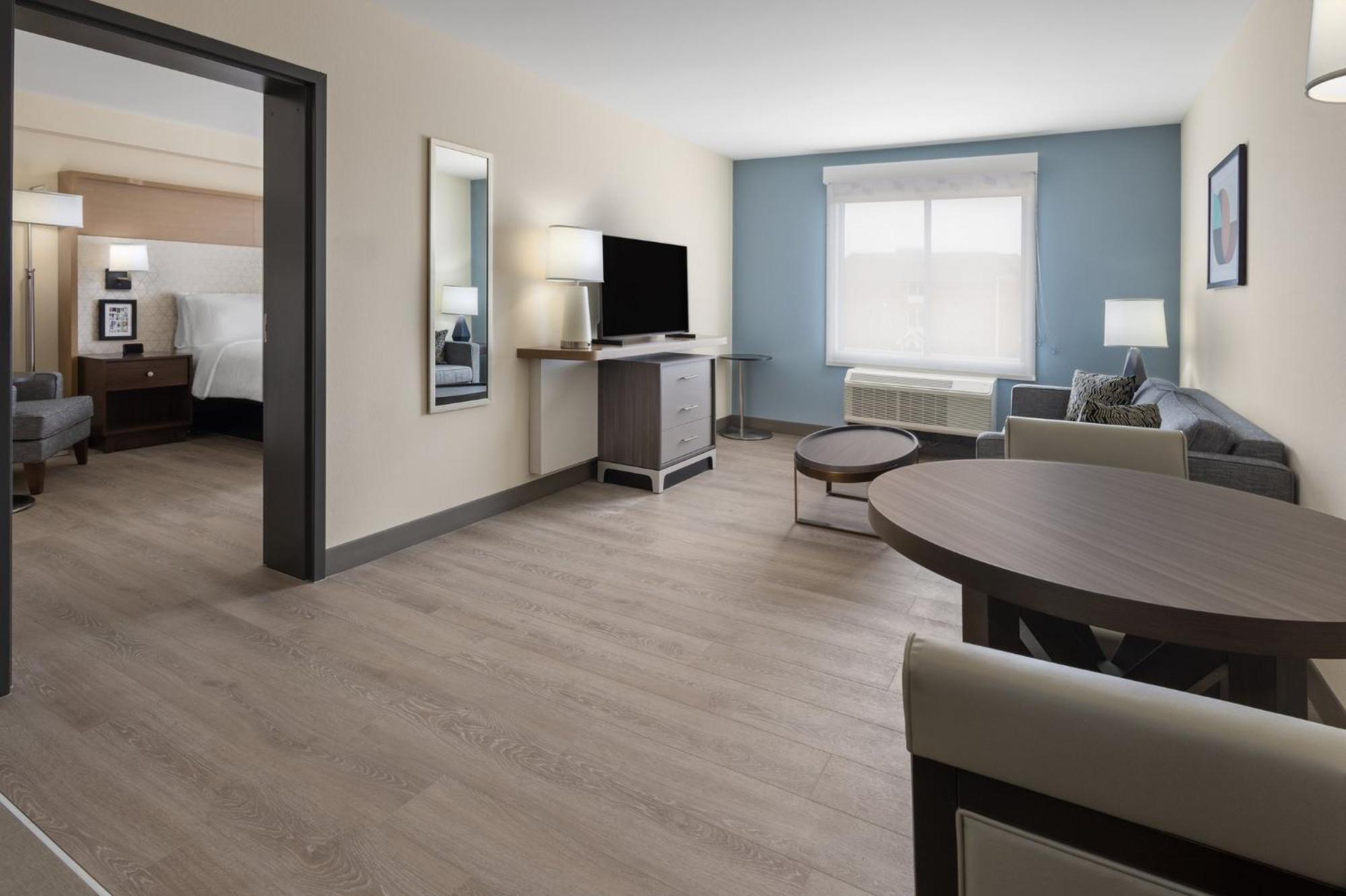 Holiday Inn & Suites Richmond West End, An Ihg Hotel Eksteriør billede