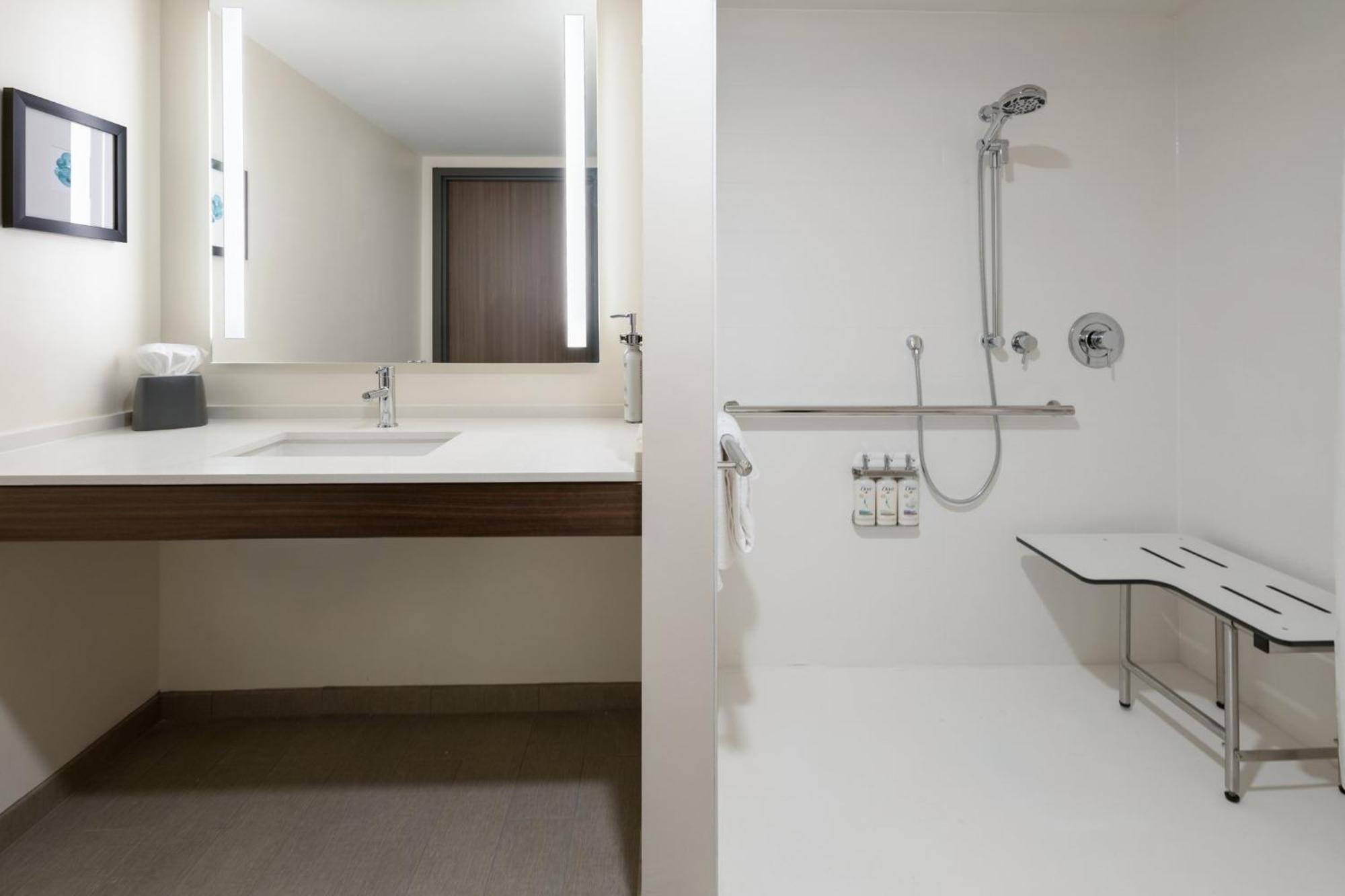 Holiday Inn & Suites Richmond West End, An Ihg Hotel Eksteriør billede