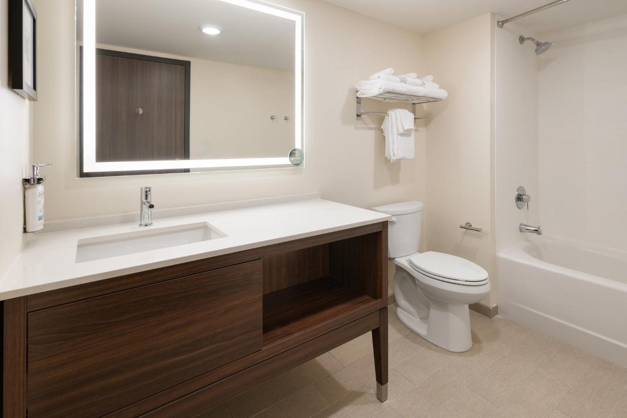 Holiday Inn & Suites Richmond West End, An Ihg Hotel Eksteriør billede