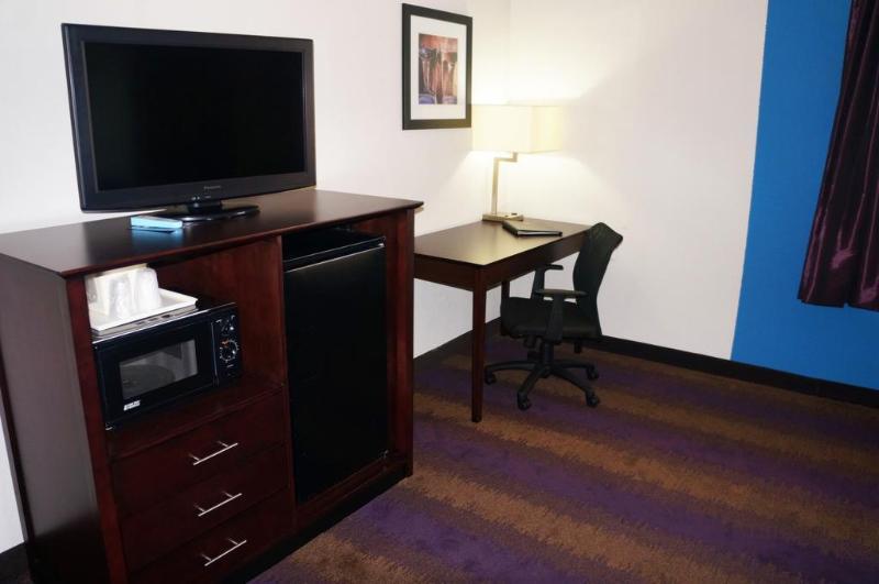 Holiday Inn & Suites Richmond West End, An Ihg Hotel Eksteriør billede