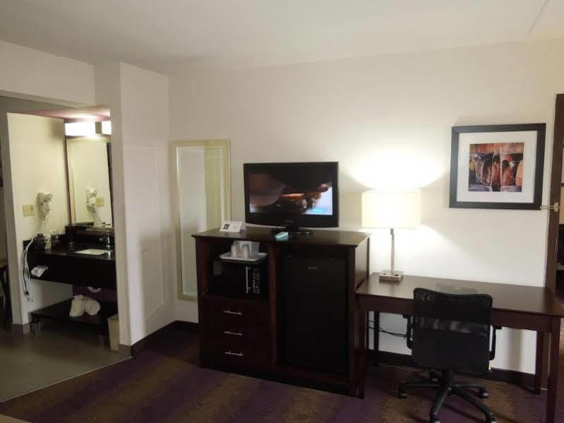 Holiday Inn & Suites Richmond West End, An Ihg Hotel Eksteriør billede